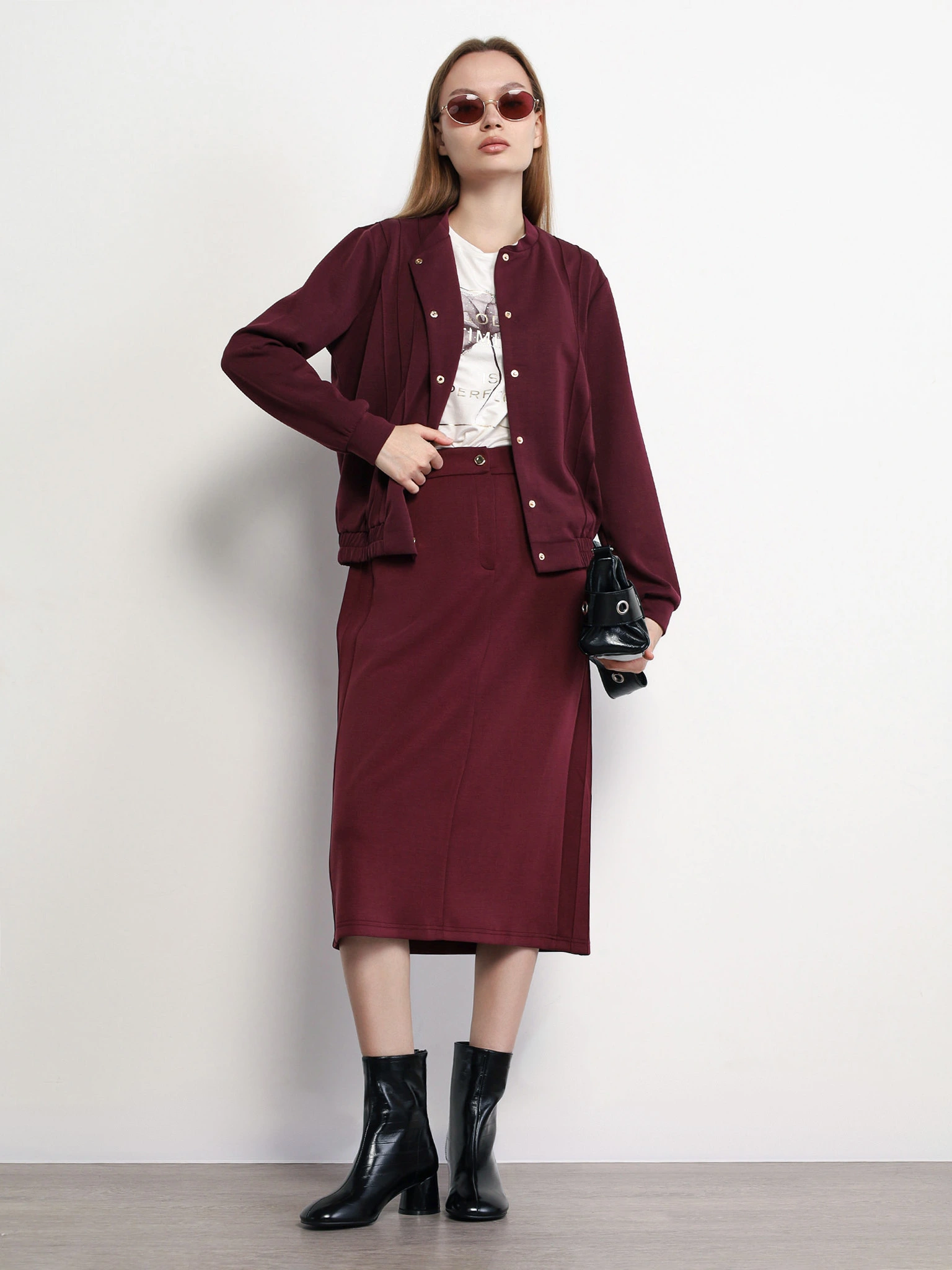 Юбка бордового цвета с эластичным поясом